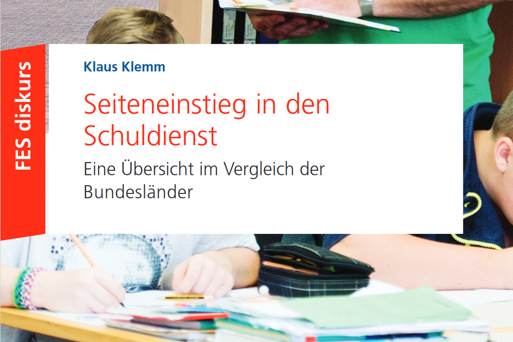 Dekoratives Bild mit einem Lehrer im Klassenzimmer, dessen Gesicht jedoch ein Leerfeld ist.
