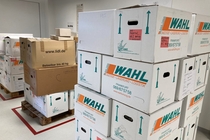 Umzugskartons mit neuen Akten der IG Bau im AdsD
