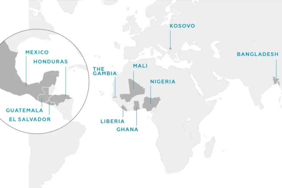 Weltkarte in Grau und Weiß. Hervorgehoben sind die Länder Mexiko, Honduras, Guatemala, El Salvador, Gambia, Liberia, Ghana, Mali, Nigeria, Kosovo und Bangladesch.